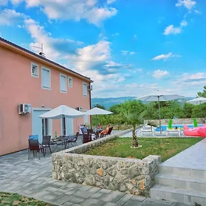 apartments-kuk.primorje-gorskikotar.com/