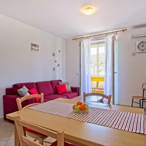 apartment-chiara-martinscica.primorje-gorskikotar.com/
