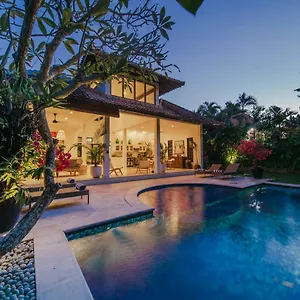 https://villa-eight.ubudhotelsnow.com