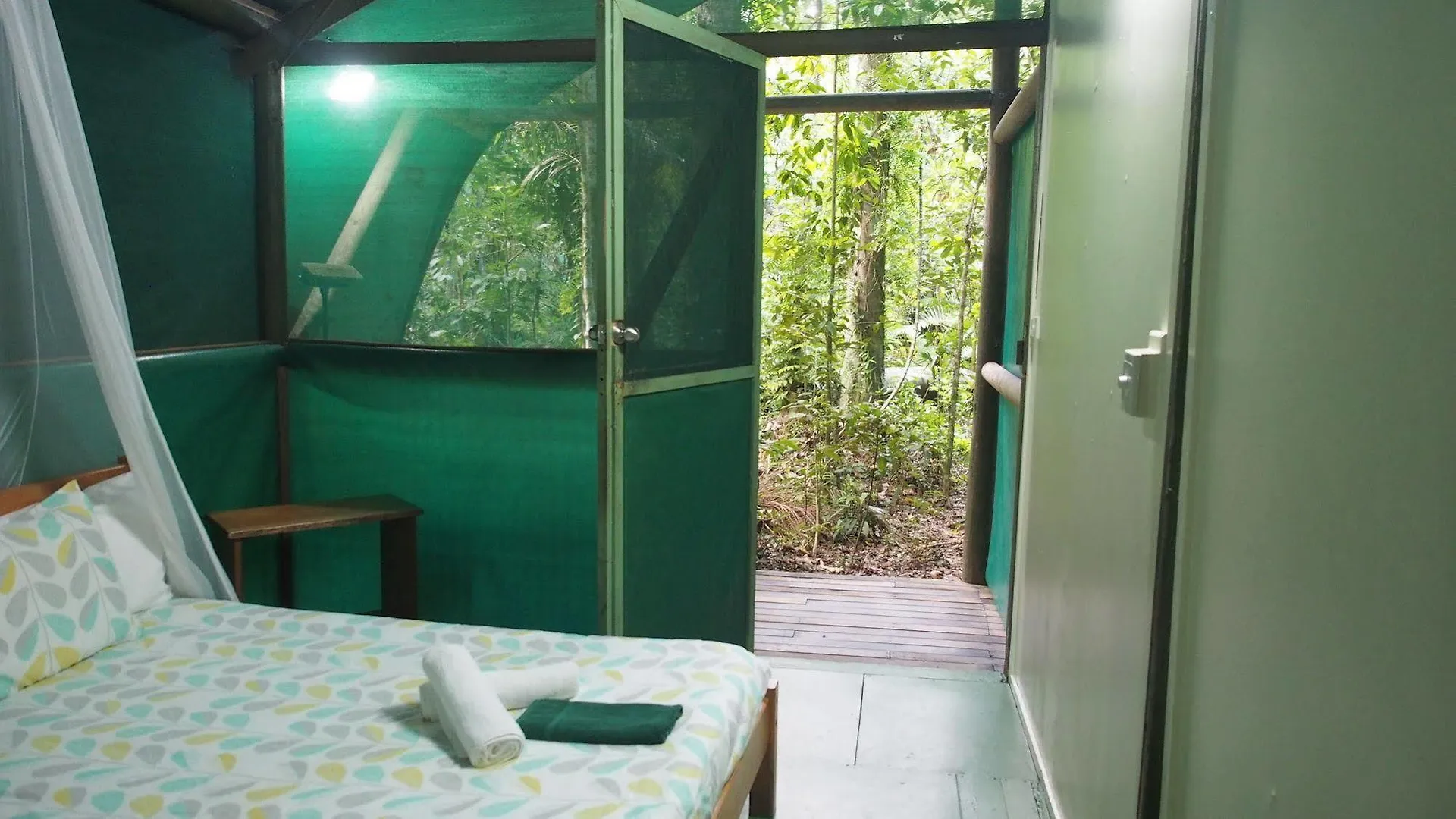 Lodge Daintree Crocodylus Village Cow Bay